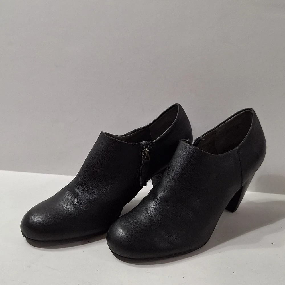 Crown Vintage Black Leather Grunge Romantic Goth Side Zip Ankle Heel Boots Sz.10